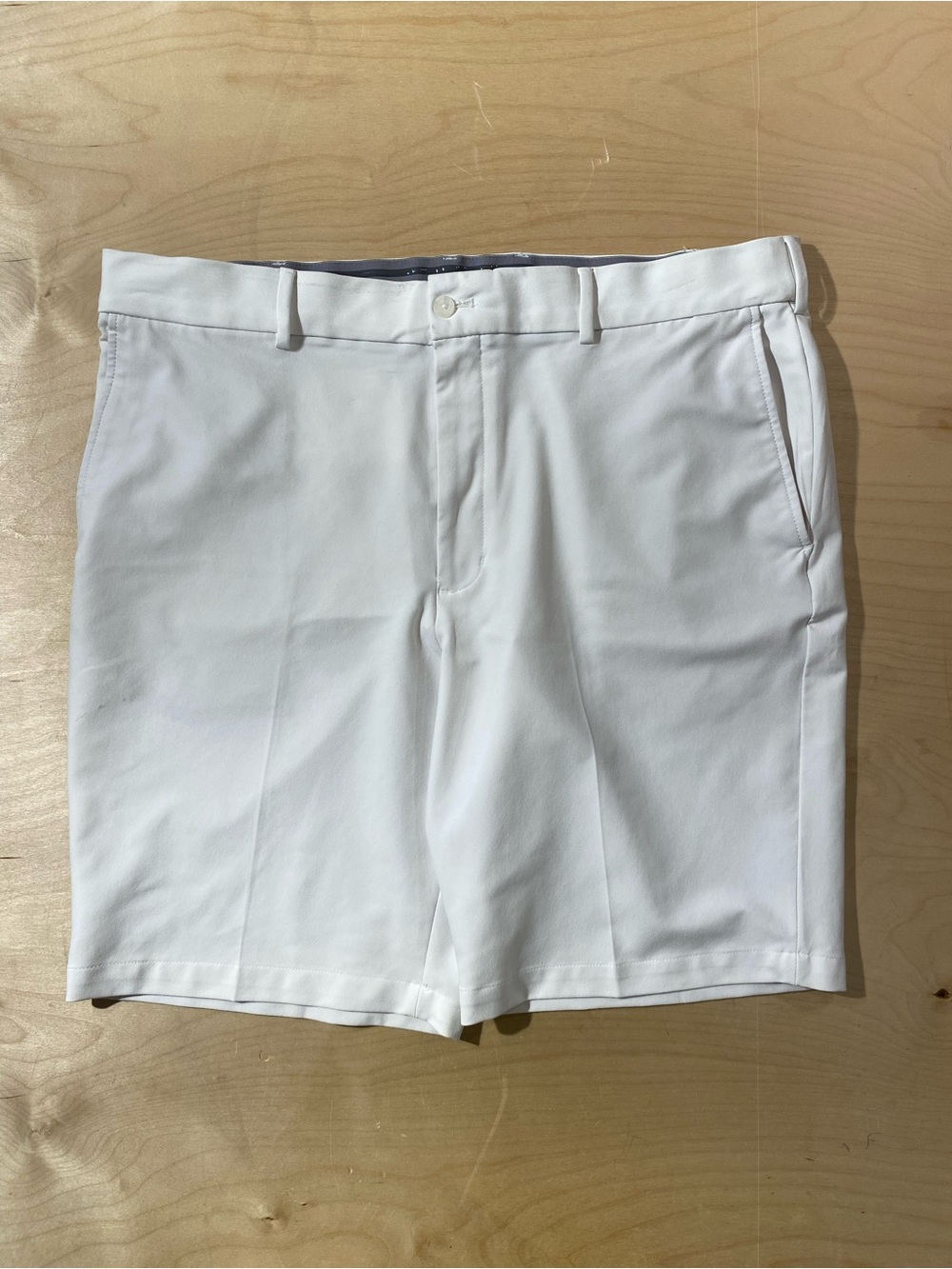 Walter Hagen White Flat-Front Golf Shorts 40 (BM)